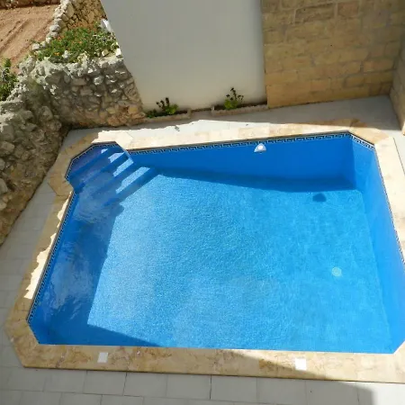 Nyaraló 14, Triq Il Mithna Qala